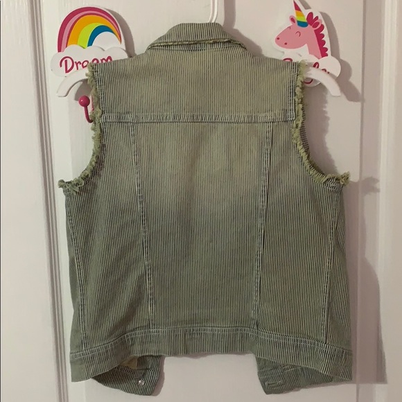Vest - Picture 2 of 3